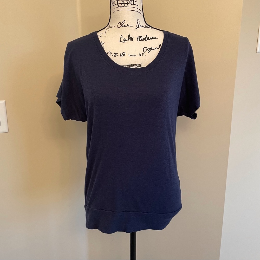 EUC St. Tropez West Navy Blue Light Weight Short Sleeve Sweater Size Medium